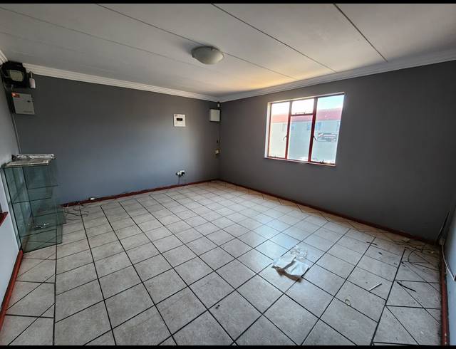 440M² MINI FACTORY FOR SALE IN DRIEHOEK